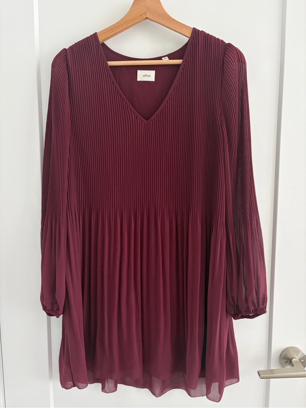 Aritzia Wilfred Burgundy Daydreamer V-Neck Pleated Dress